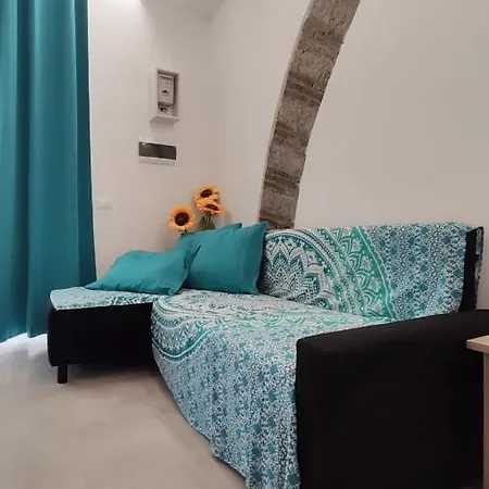 Dietro L'angolo *
